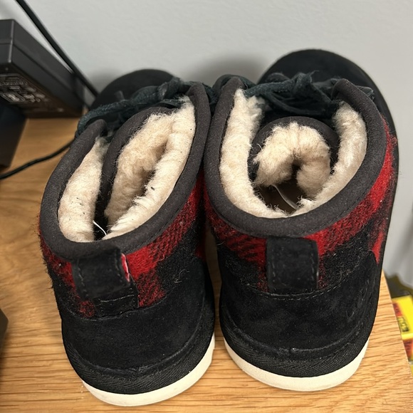 UGG Neumel Plaid Black Suede Boots with Leather Lace Fleece Lining size  US 5 - Picture 4 of 16
